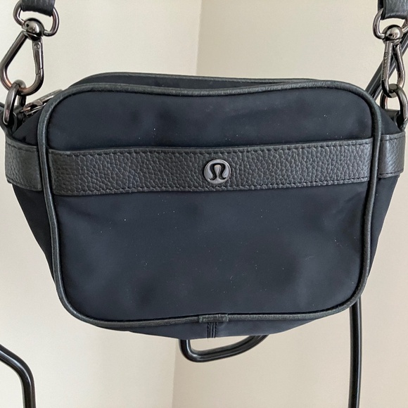 Lululemon Versatile 'Everywhere' Belt Bag - Picture 1 of 3